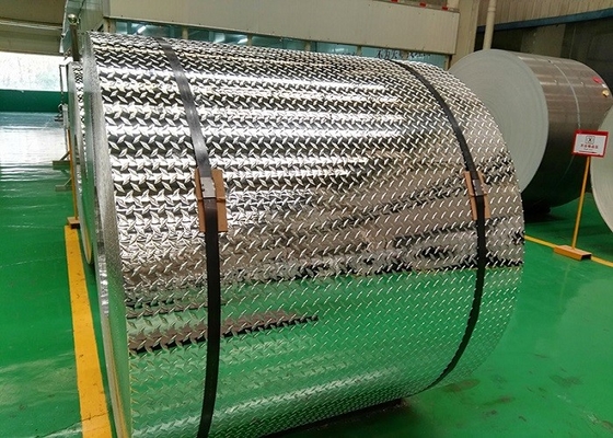 Китай Не проступь лестницы выскальзывания алюминиевая покрывает 3003 5052 для проступи лестницы настила безопасности поставщик