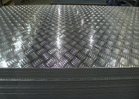 Китай Проступи лестницы анти- выскальзывания алюминиевые покрывают 3003 5052 6061 алюминиевых плиты контролера для вкладышей кузова поставщик
